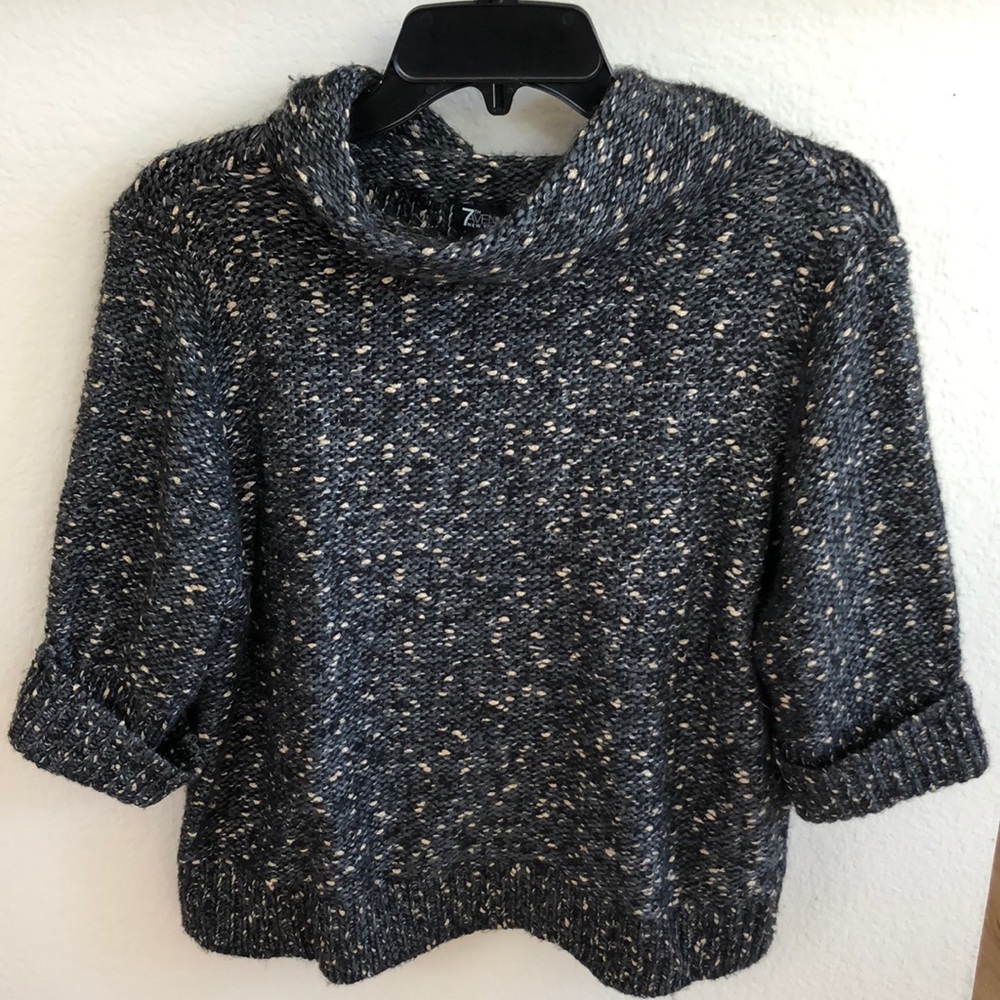 NY&Co crop 3/4 sleeve sweater.  Gray and gold. L